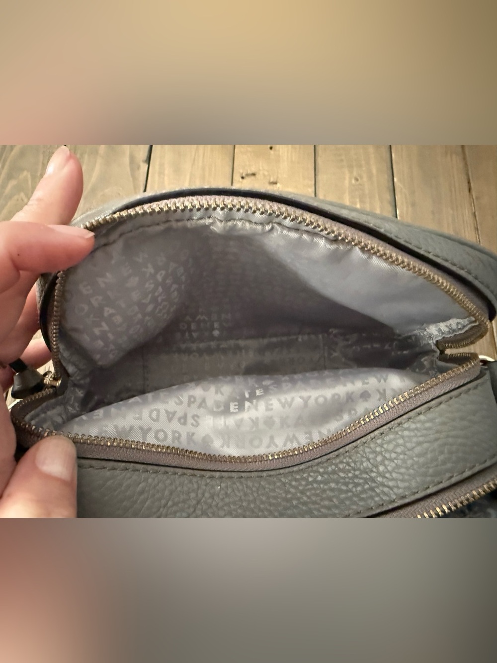 kate spade gray pebbled leather crossbody with gold logo - Picture 6 of 7